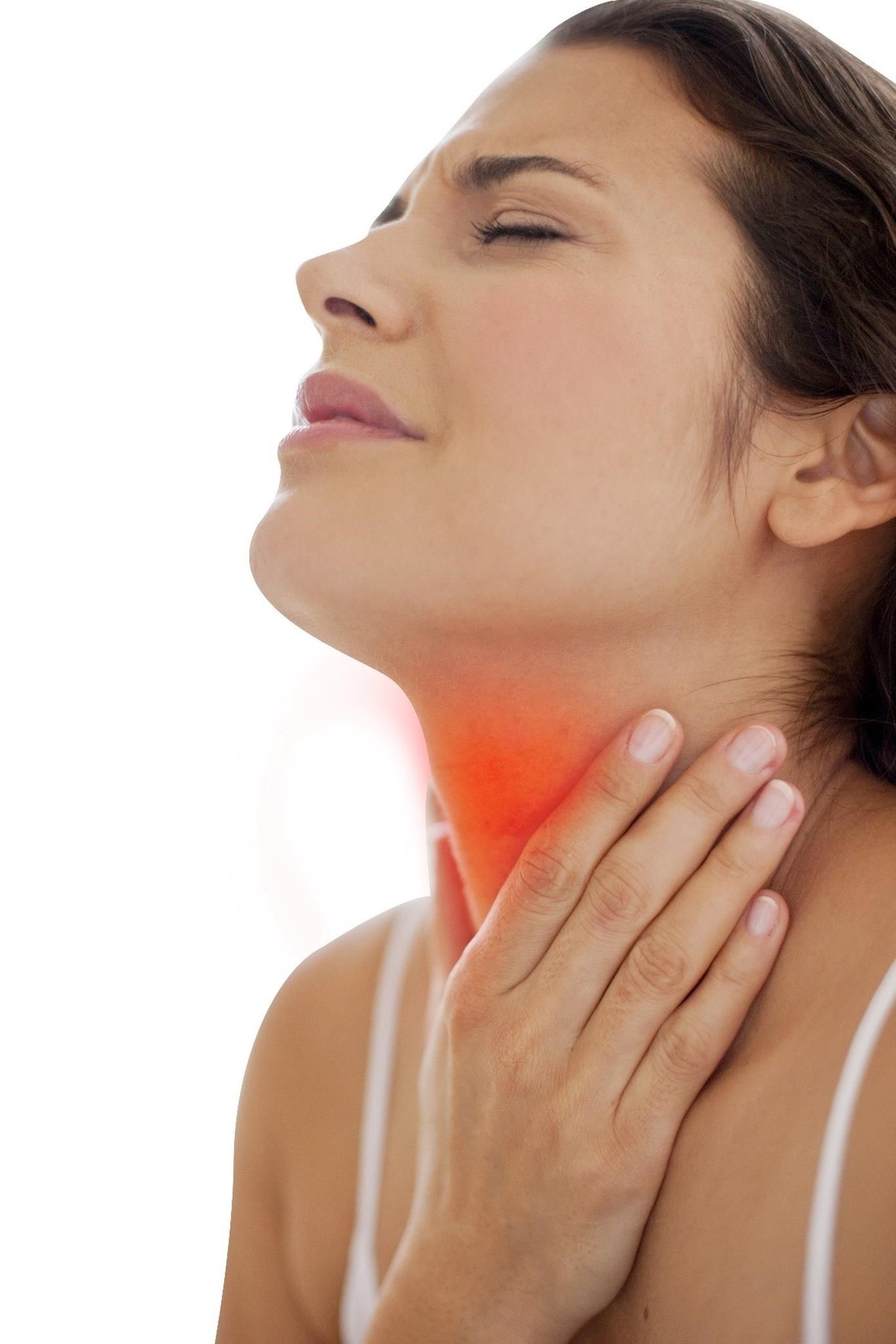 Khi bị viêm họng nặng, người bệnh cảm thấy rất khó chịu vì tình trạng sưng tấy, đỏ, nuốt đau